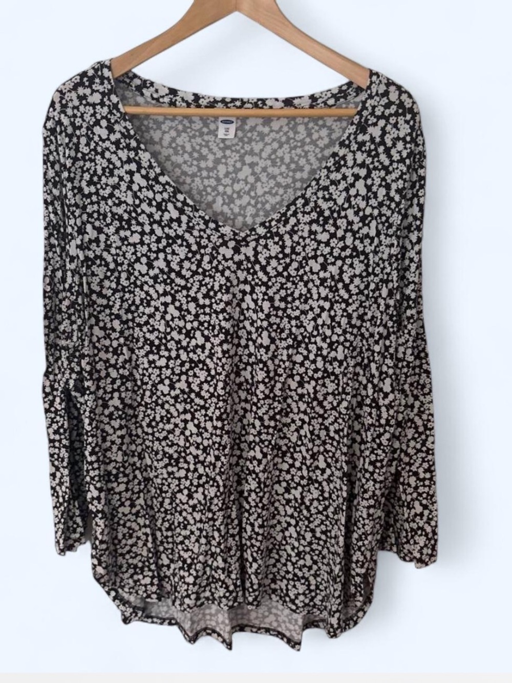 Old Navy Black Long Sleeve V-Neck Top with Cream Floral Print
